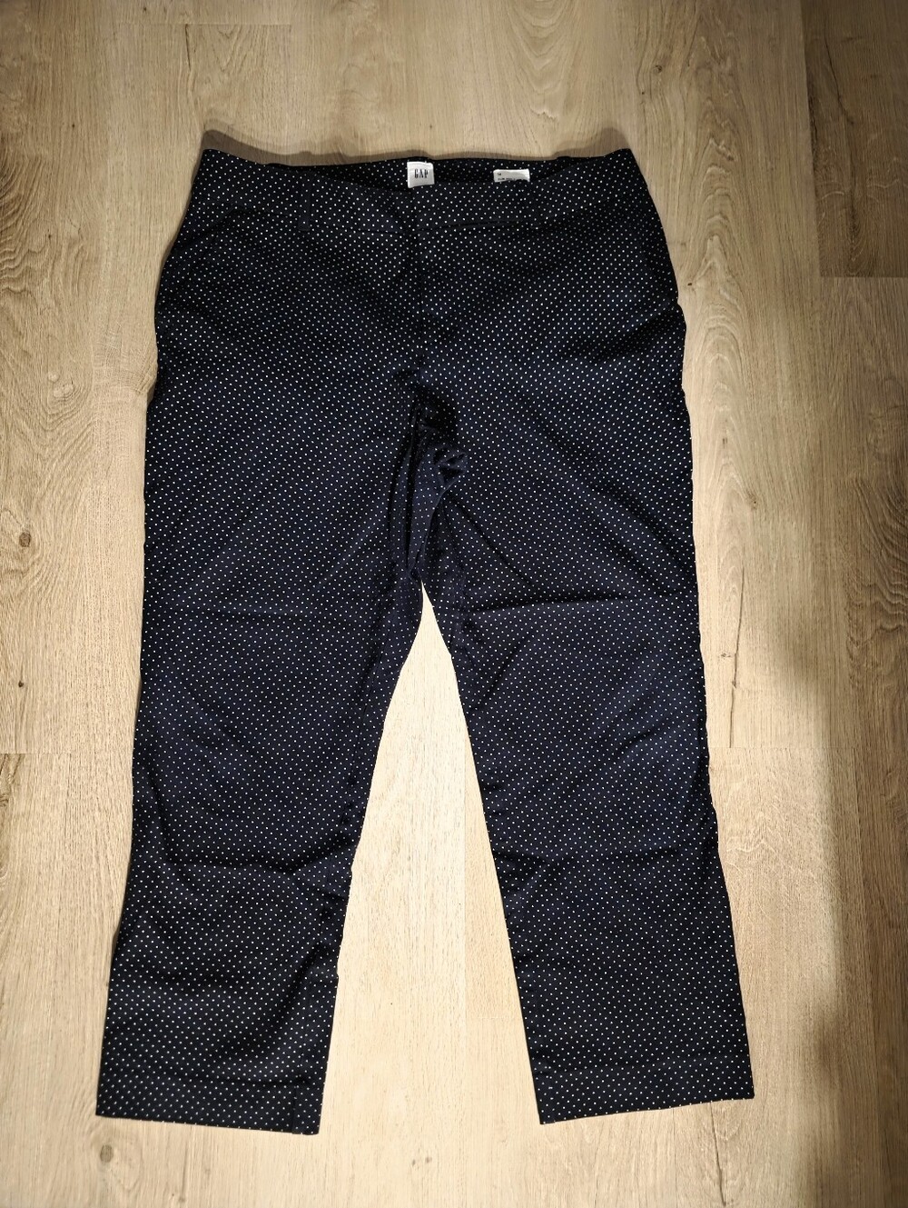 GAP Black Cropped Ankle Pants with Subtle Dot Pattern